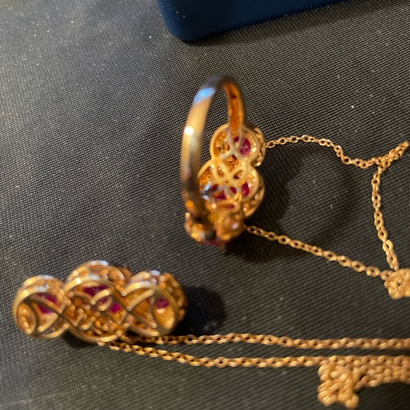 Ruby ring and pendant - Picture 7 of 8